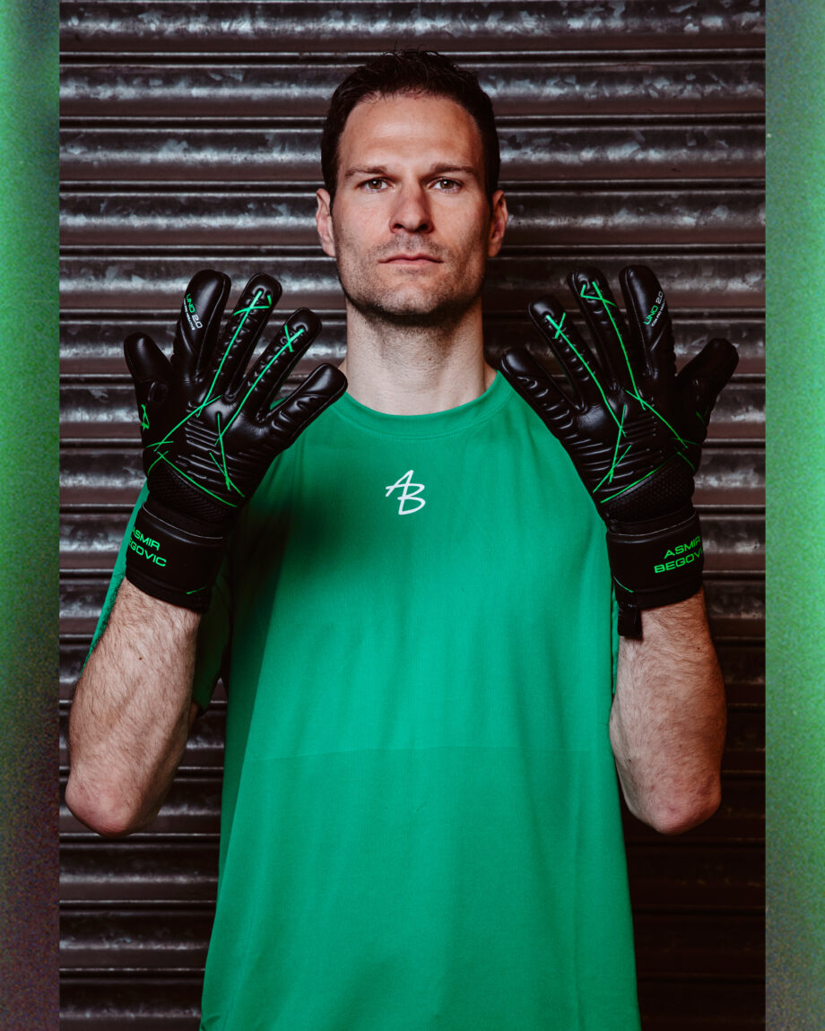 AB0110 SMU Green Glove – Feed 1